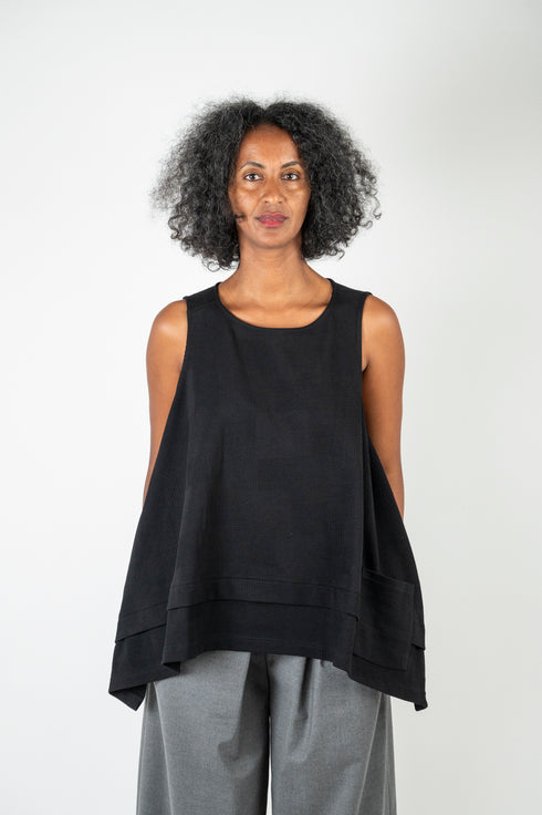 Knitted vest with geometric pattern
